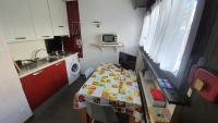 Kuchyňa alebo kuchynka v ubytovaní Appartamento condominio Ametista - La Thuile