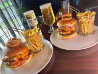 Jídlo v hotelu nebo okolí