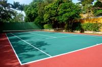 a tennis court with a tennis net on it at Ecotel Quinta Regia in Valladolid