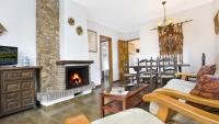 A seating area at 1 Brav - Llafranc