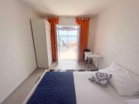 Posteľ alebo postele v izbe v ubytovaní Apartments in Dramalj 42059