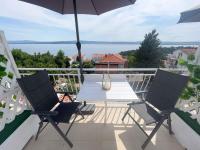 Balkón alebo terasa v ubytovaní Apartments in Dramalj 42059
