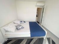 Posteľ alebo postele v izbe v ubytovaní Apartments in Dramalj 42059