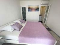 Posteľ alebo postele v izbe v ubytovaní Apartments in Dramalj 42059