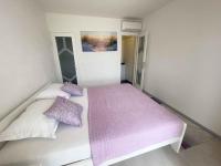 Posteľ alebo postele v izbe v ubytovaní Apartments in Dramalj 42059