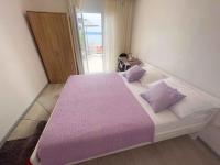 Posteľ alebo postele v izbe v ubytovaní Apartments in Dramalj 42059