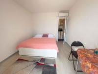 Posteľ alebo postele v izbe v ubytovaní Apartments in Dramalj 42059