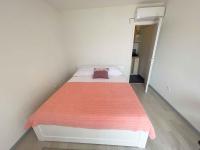 Posteľ alebo postele v izbe v ubytovaní Apartments in Dramalj 42059