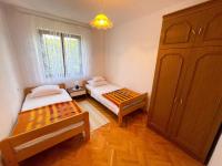 Posteľ alebo postele v izbe v ubytovaní Apartment in Jadranovo 42259