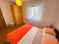 Posteľ alebo postele v izbe v ubytovaní Apartment in Jadranovo 42259