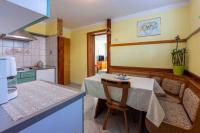 Kuchyň nebo kuchyňský kout v ubytování Studio in Crikvenica 42250