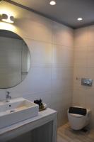 Koupelna v ubytování De_naxia Suites