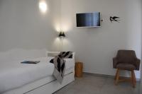 TV a/nebo společenská místnost v ubytování De_naxia Suites