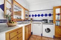 A kitchen or kitchenette at Caracola Apartment