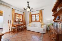 A seating area at Caracola Apartment