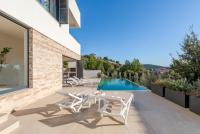 Bazén v ubytovaní Sea Bliss Luxury Villa - Sevid alebo v jeho blízkosti