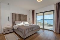Posteľ alebo postele v izbe v ubytovaní Sea Bliss Luxury Villa - Sevid