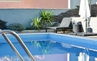 Bazén v ubytovaní Stunning View Apartment with pool alebo v jeho blízkosti
