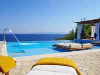 Bazén v ubytovaní Villa Kalypso Infinity Pool Villa alebo v jeho blízkosti