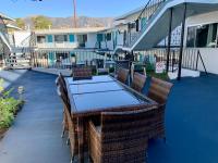 Ein Restaurant oder anderes Speiselokal in der Unterkunft Inn at East Beach 