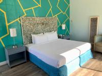 Ein Bett oder Betten in einem Zimmer der Unterkunft Inn at East Beach