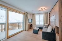 A seating area at 1400 FlexenLodge