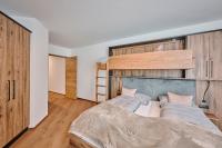 A bed or beds in a room at 1400 FlexenLodge