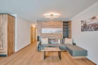 A seating area at 1400 FlexenLodge