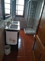 Koupelna v ubytování Viviendas vacacionales La Casona de Tresniñin