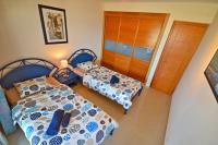 Posteľ alebo postele v izbe v ubytovaní Ferienwohnung PLAYA 2 - Pool - Meerblick - 50m Strand - WiFi