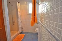 Kúpeľňa v ubytovaní Ferienwohnung PLAYA 2 - Pool - Meerblick - 50m Strand - WiFi