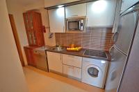 Kuchyňa alebo kuchynka v ubytovaní Ferienwohnung PLAYA 2 - Pool - Meerblick - 50m Strand - WiFi