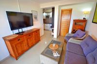 Televízia a/alebo spoločenská miestnosť v ubytovaní Ferienwohnung PLAYA 2 - Pool - Meerblick - 50m Strand - WiFi