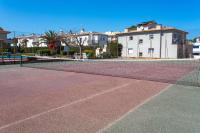 Tenis alebo squash v ubytovaní Apartamentos Stil Mar Anna - Stil ideal Anna alebo jeho okolí