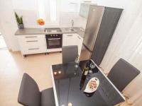 Kuchyň nebo kuchyňský kout v ubytování Apartments Karlo