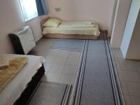 Łóżko lub łóżka w pokoju w obiekcie Cserke Gyöngye Apartman