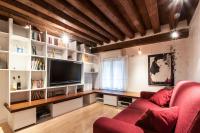 Televízia a/alebo spoločenská miestnosť v ubytovaní Bellissimo appartamento in Palazzo Storico