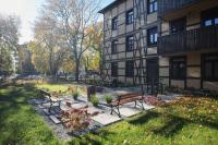 Vonkajšia záhrada v ubytovaní Witkacownia Apartament z parkingiem