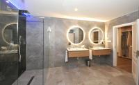 Koupelna v ubytování Hotel Salobreña Suites