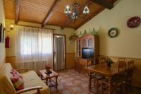 Una televisión o centro de entretenimiento en Casas Rurales Carroyosa del Jerte