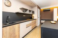 Kuchyň nebo kuchyňský kout v ubytování Apartmány U Vinice