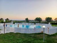 The swimming pool at or close to Agriturismo La Rondine