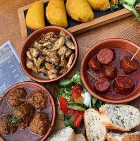 ウォリックにあるキングス ヘッド イン, ウォリックの三鉢の食卓