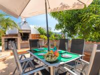 Vonkajšia záhrada v ubytovaní Holiday Home El Pino by Interhome