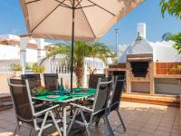 Patio alebo iná vonkajšia časť ubytovania Holiday Home El Pino by Interhome