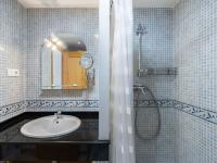 Koupelna v ubytování Apartment Benasol-1 by Interhome