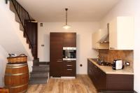Kuchyňa alebo kuchynka v ubytovaní Wine House (by Vacation Service)
