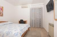 Televízia a/alebo spoločenská miestnosť v ubytovaní Apartmani Češljar