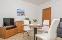 Televízia a/alebo spoločenská miestnosť v ubytovaní Apartmani Češljar
