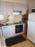 Kuchyňa alebo kuchynka v ubytovaní Apartments Doris i Iris